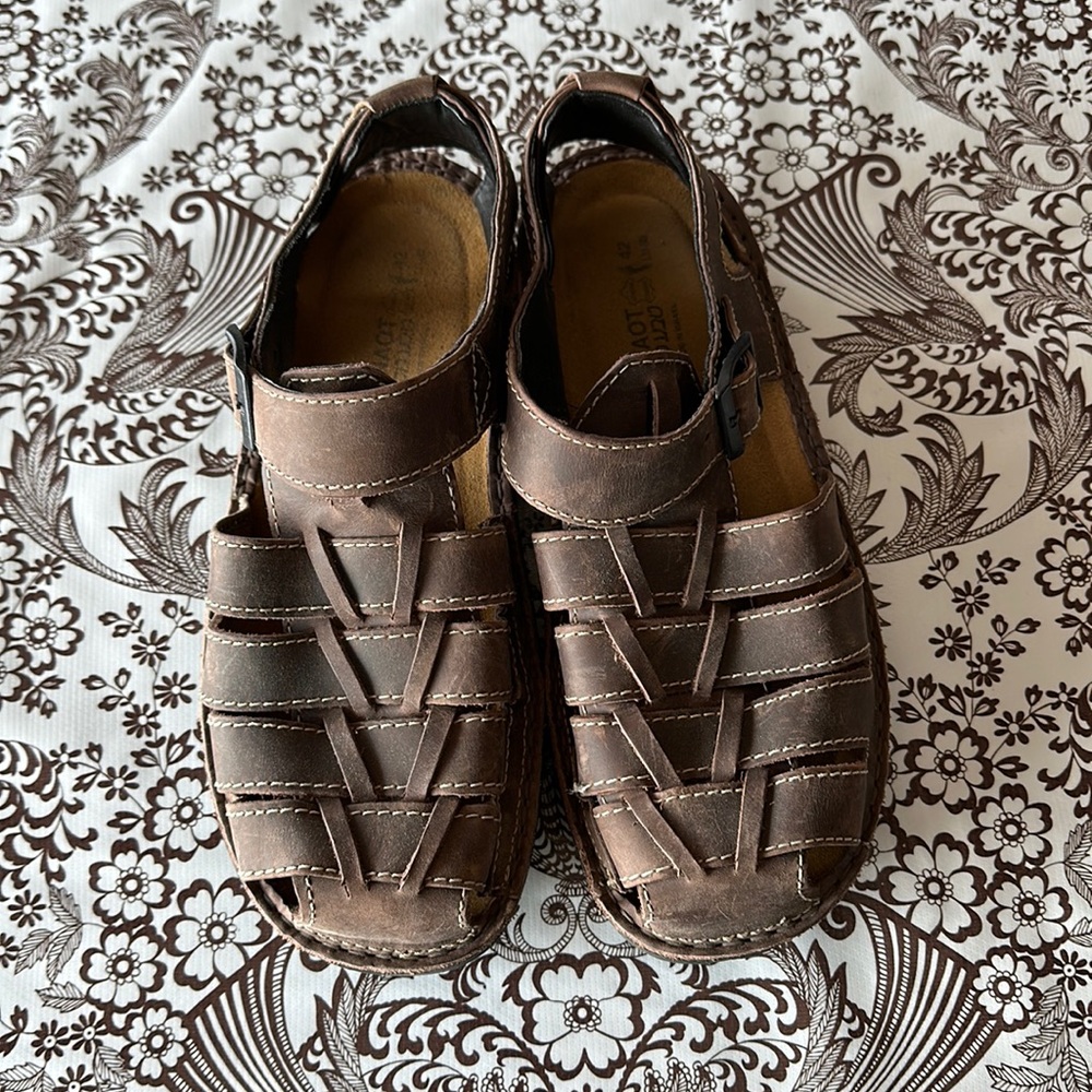 Naot Julius sandals